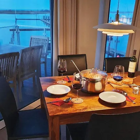 4 Person In Appartement